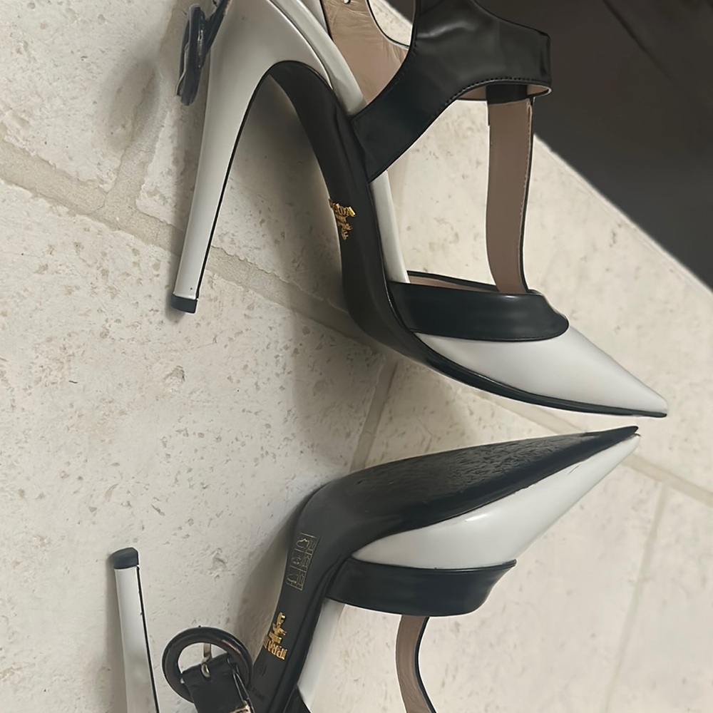 Prada Milano size 40 (Black and white).  Shoe worn twice only.